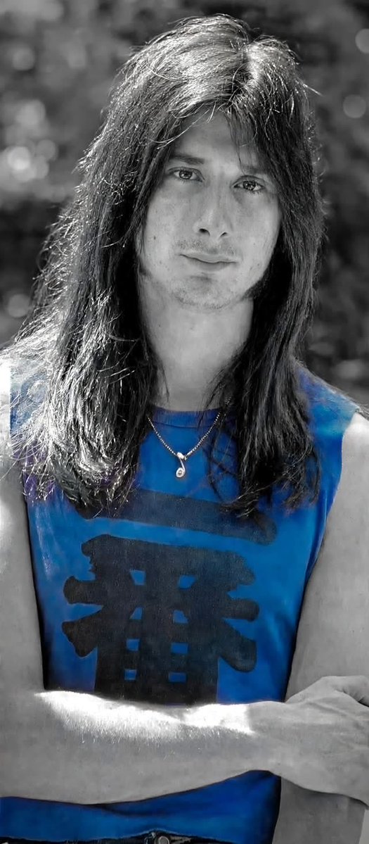 Valkyrie9811's tweet photo. So handsome - he oughta be against the law! ๐
#80smusic #livinglegend #frontman #steveperryfan #journeymusicofficial
#1980smusic #rockgod #steveperryfans
#NYC1979
#steveperry
#journeyfanssteveperryjourneysinger #steveperry https://t.co/xpTfgji66p