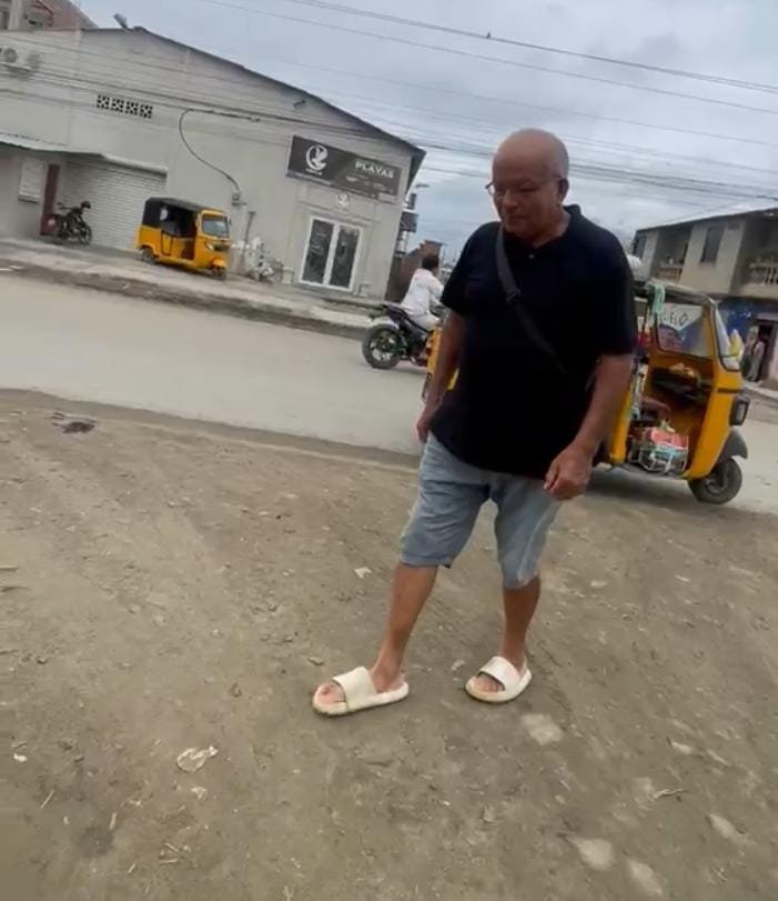 DefensoresAn's tweet photo. #urgente 
Está es la cara del sujeto que sin reparo alguno lanzo a varios gatitos a una zanja dentro de un saco... Esto sucedió en General Villamil Playas el día de hoy Sábado 26 de Septiembre, por favor compartir para que se haga viral y así aunque sea le de algo de vergüenza https://t.co/jDmVI7f4do