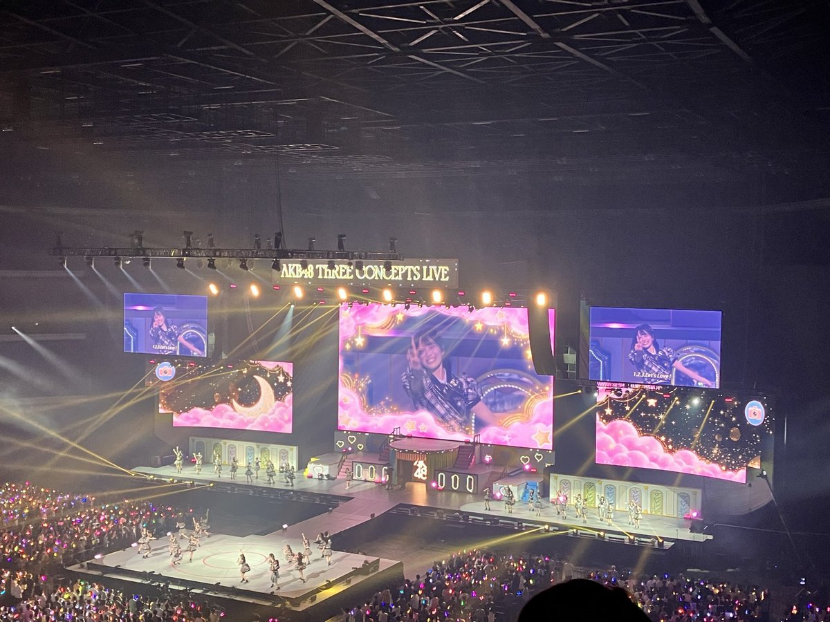 pinkf78's tweet photo. 🍬𝐀𝐊𝐁𝟒𝟖 𝐓𝐇𝐑𝐄𝐄 𝐂𝐎𝐍𝐂𝐄𝐏𝐓𝐒 𝐋𝐈𝐕𝐄🍬

新曲「好きish」コン　

初めてのAKBライブへ🦦✨🎤

女の子たちお人形みたいに可愛いくて💓
カッコよくて
眩しくて
SONEが面白かったw

とにかくみなさん″笑顔″が素敵
元気沢山いただきました✨

今日まで！
kアリーナ横浜広〜い
#サンコンコン https://t.co/7oXvxQUvP5