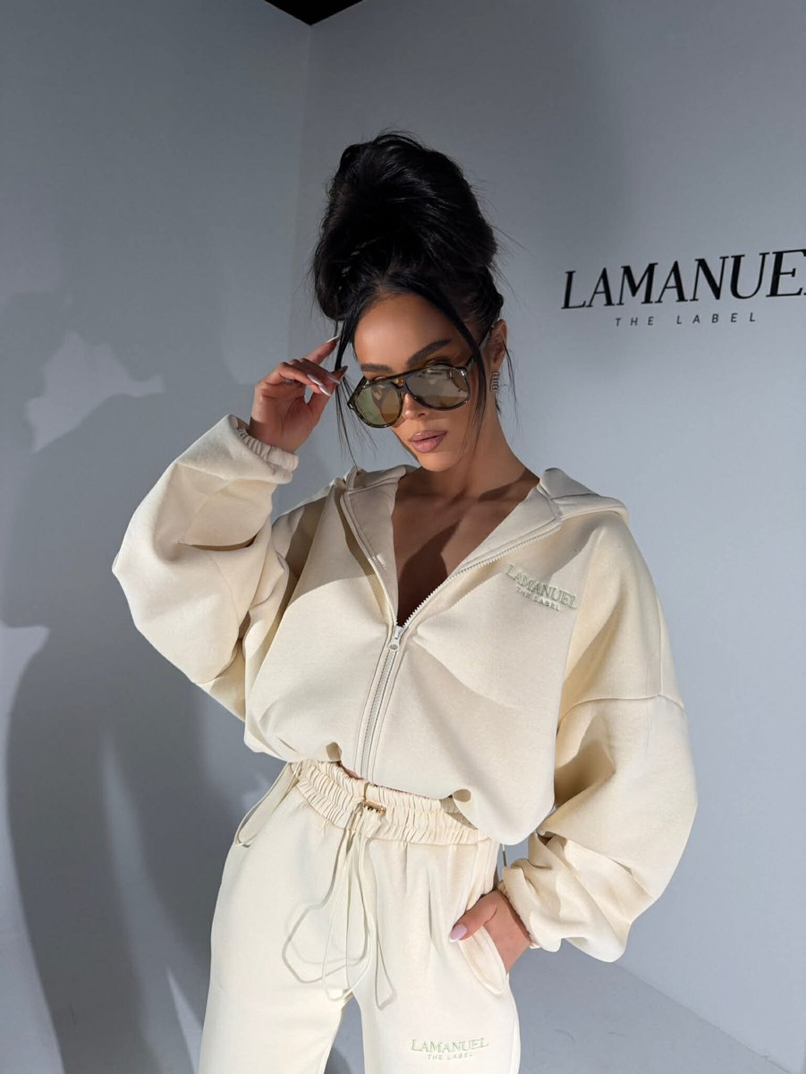 dj_michelll's tweet photo. Kremowa bluza @lamanuelthelabel na suwak. Prosty, ponadczasowy fason i wygodny materiał idealnie dopełnią codzienne stylizacje. Dostępna w dwóch kolorach, w rozmiarze oversize. Zamówienia w wiadomości prywatnej. https://t.co/7bZcUK9Lvr