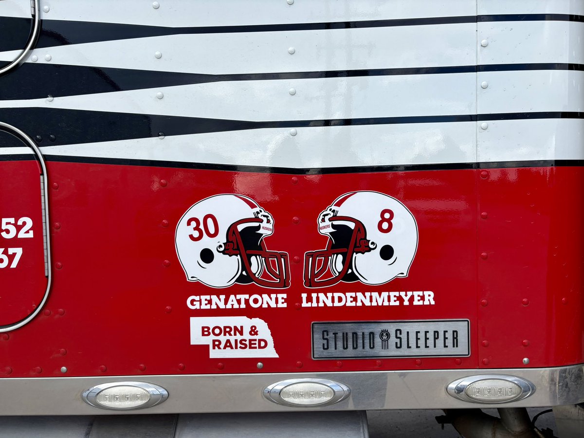 ashleyrenae612's tweet photo. I feel like now would be an appropriate time to show off the two seniors that are Nebraska hometown boys that Monte chose to be on the side of the truck this year! 💪🏼💪🏼🌽🏈
@Selden_Trucking @NUequipment https://t.co/NEgRBjv5JP