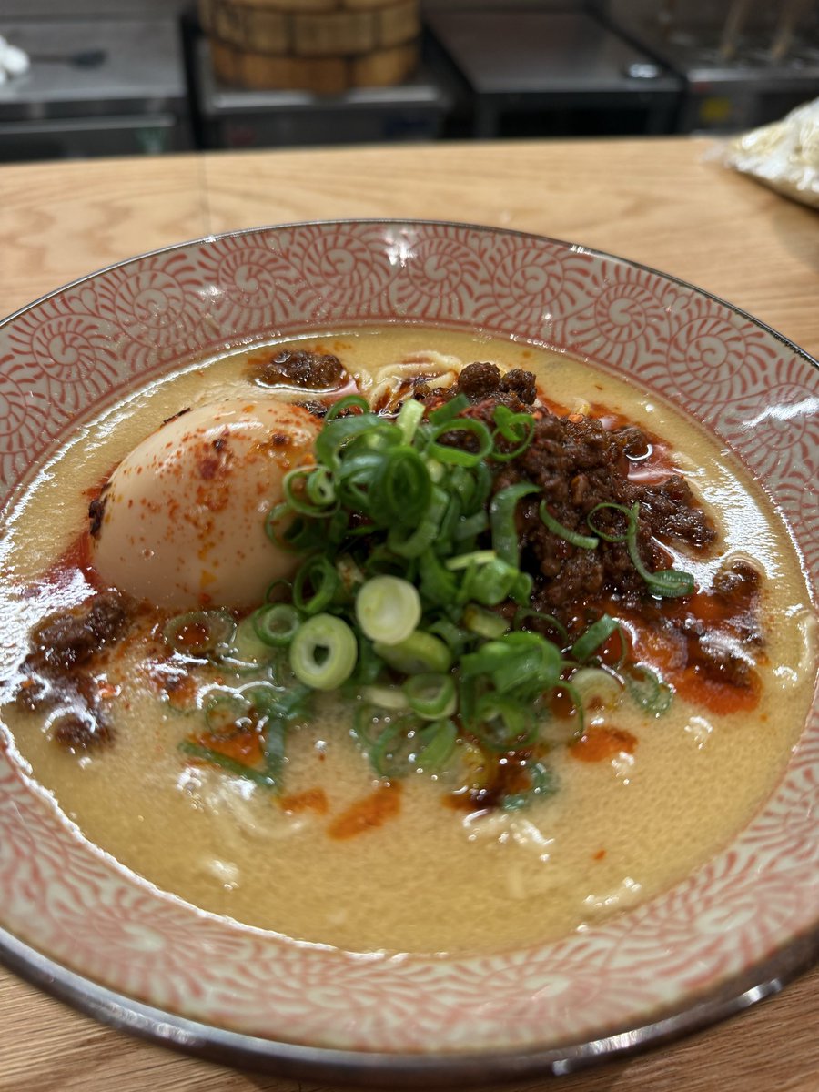 ramen_makisada's tweet photo. 京都に来たら、
この一杯を知らずに帰らないでほしい。

中華料理人が本気で作るラーメン。

「ラーメン まきさだ」

本日11:30〜14:00・17:30〜21:00

📍京都・地下鉄烏丸御池.丸太町徒歩6分

#ラーメン #グルメ #京都
#ランチ #観光 
#kyoto #おすすめ

Coming Soon...まきさだ 担々麺 https://t.co/pBGghDNbeY