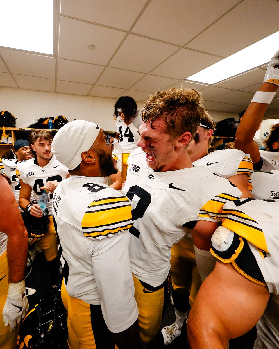 HawkeyeFootball's tweet photo. Finished the fight 🙂‍↕️ https://t.co/TZb2oIbnic