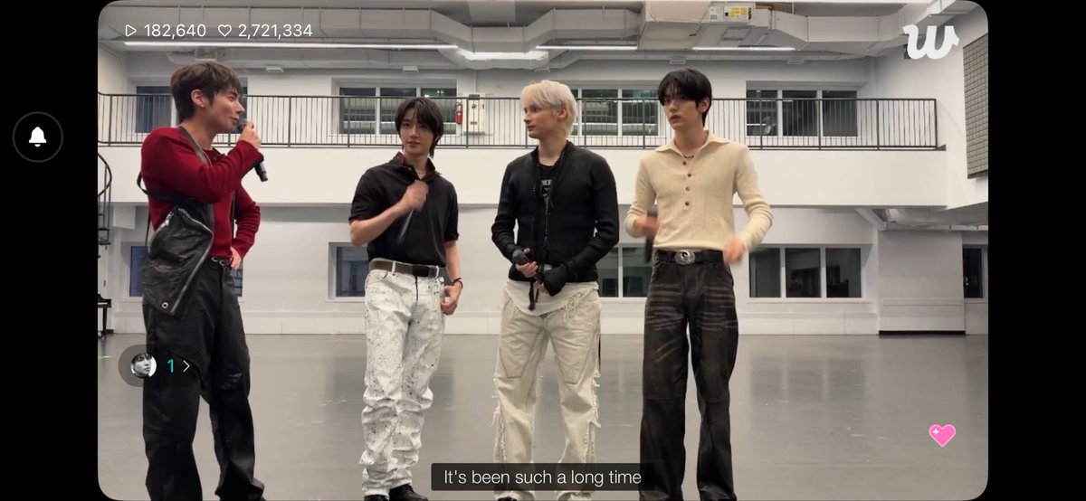 matchalover1024's tweet photo. #TXT is so cute. Since their performance at Global Citizens Festival is cancelled. They’re performing now for MOAs on Weverse #togetherbytomorrow love some of their older songs that they’re performing https://t.co/j14GWjnIOz