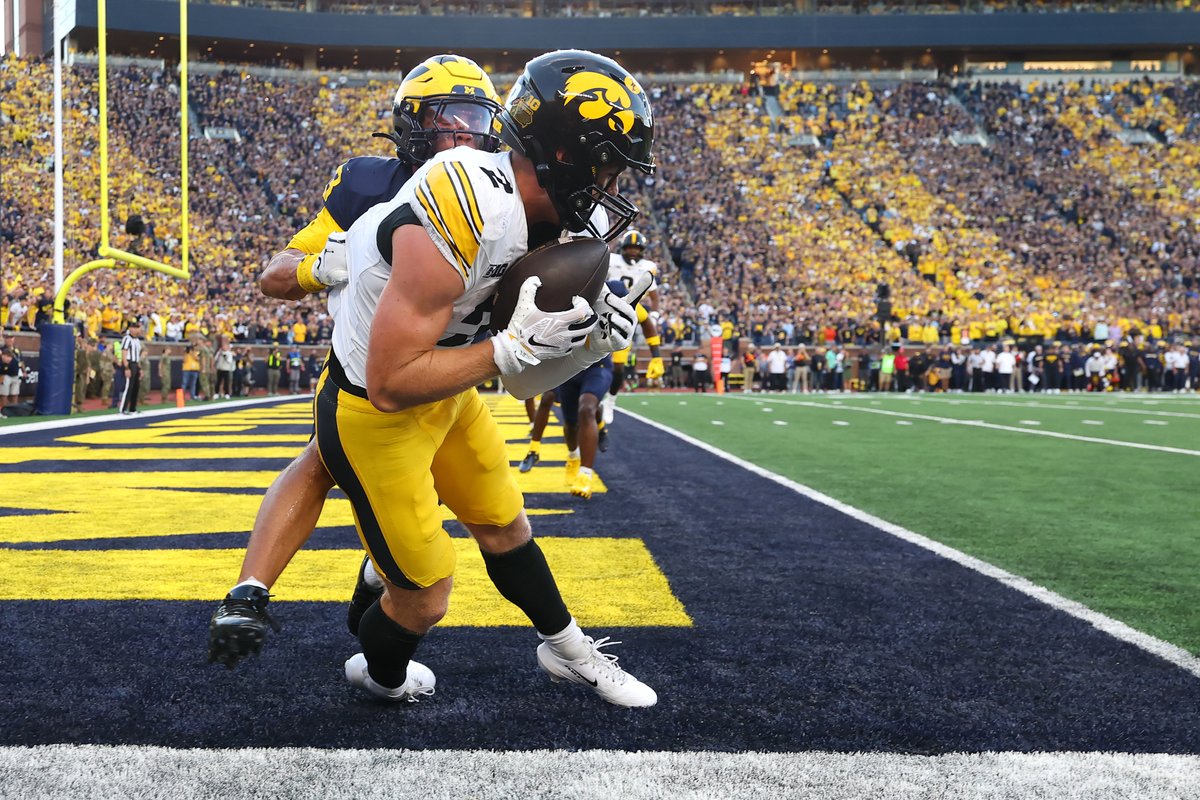 EliotClough's tweet photo. Phenomenal frame-by-frame photos of Reece Vander Zee's game-winning touchdown catch by Gregory Shamus of Getty Images. Had a front row seat. https://t.co/ljC2jUivqO