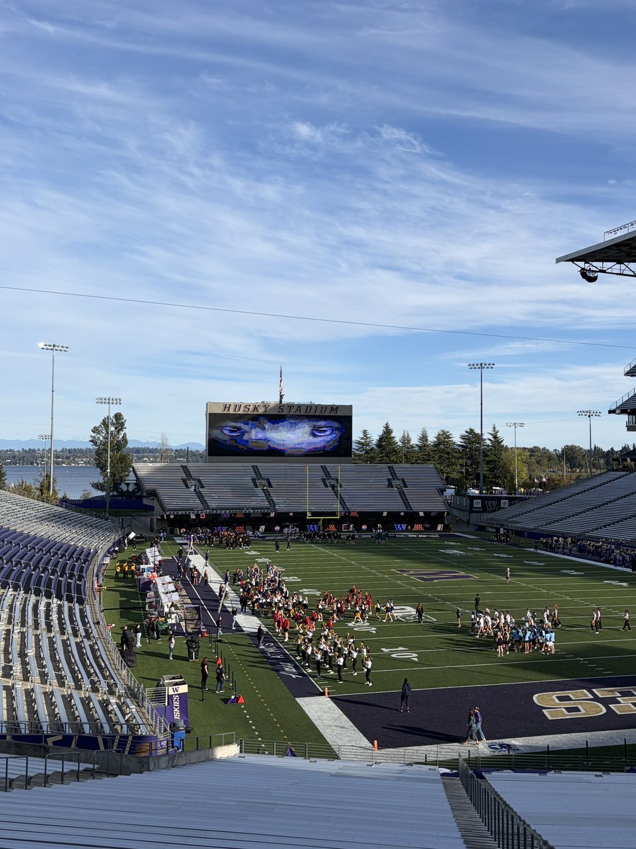 GibbsMedia23's tweet photo. Here at Husky Stadium, where Chandler native and Washington QB Demond Williams Jr. will lead the Huskies against Minnesota as UW looks to make its case for a return to the AP Top 25.

Story on Williams coming soon @sportscronkite https://t.co/CYm9wBRcjD
