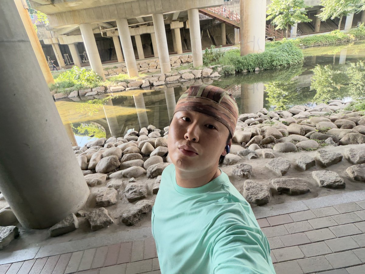 woosikcodev's tweet photo. お早うー♪
今日はオンラインファンミの日です！
チュソクに少し食べましたので朝起きて
走っています！実は昨日も走りましたが
走りながら歌うとすごいトレーニングにもなるので頑張ります！
皆も今日の一日素敵な週末にしましょうね！ https://t.co/LXptTgPZwj