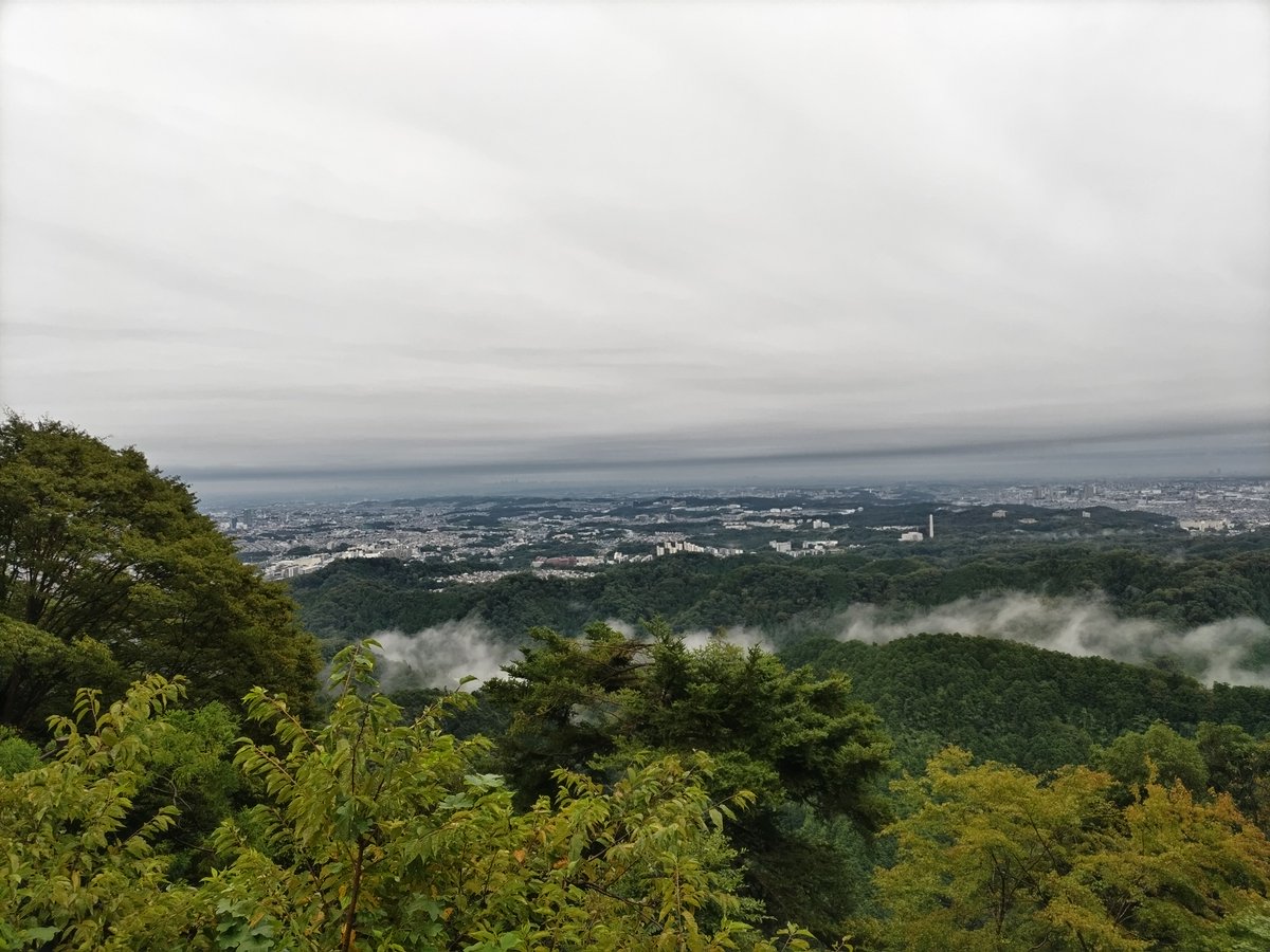 Takao_Tozan's tweet photo. おはようございます。
午前９時３０分現在、高尾山麓、ケーブルカー清滝駅、高尾山駅の天気は「雲」、気温は「１８度」です。 
ケーブルカー、リフトともに通常通り運行しています。
#高尾山 #ケーブルカー #リフト https://t.co/RljLEKiqOq