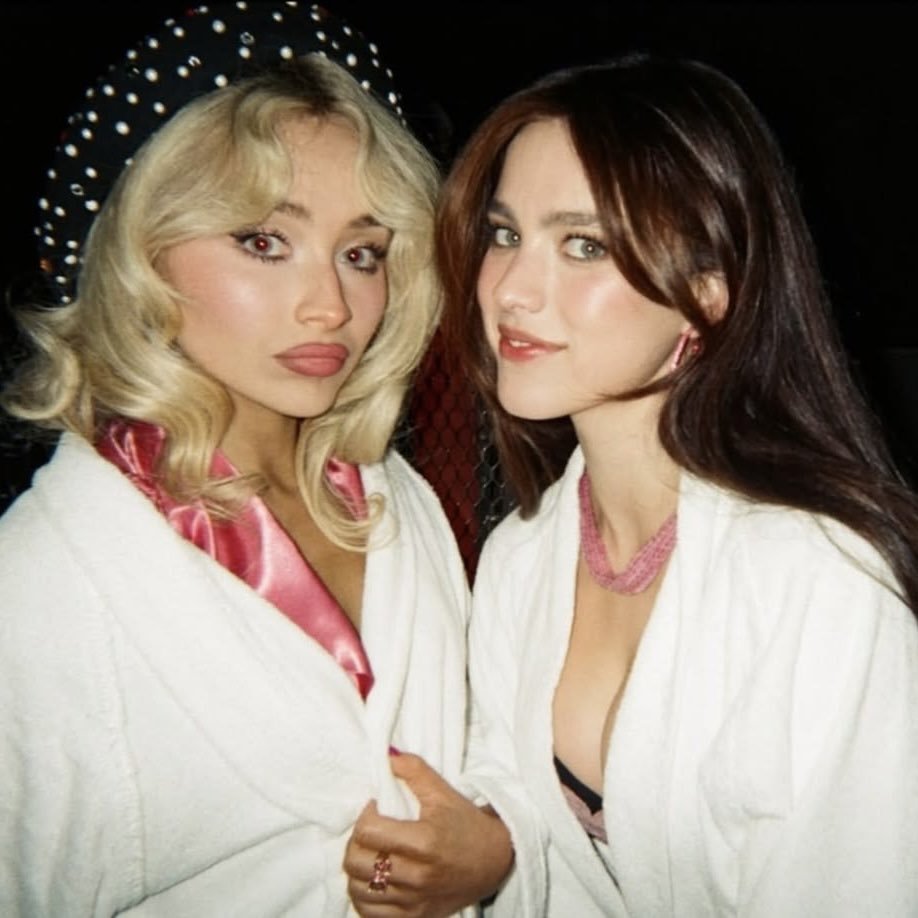 ArachnoShock's tweet photo. Don't ask how I got backstage passes to Dazzler's concert! https://t.co/vi4VYgp1kd