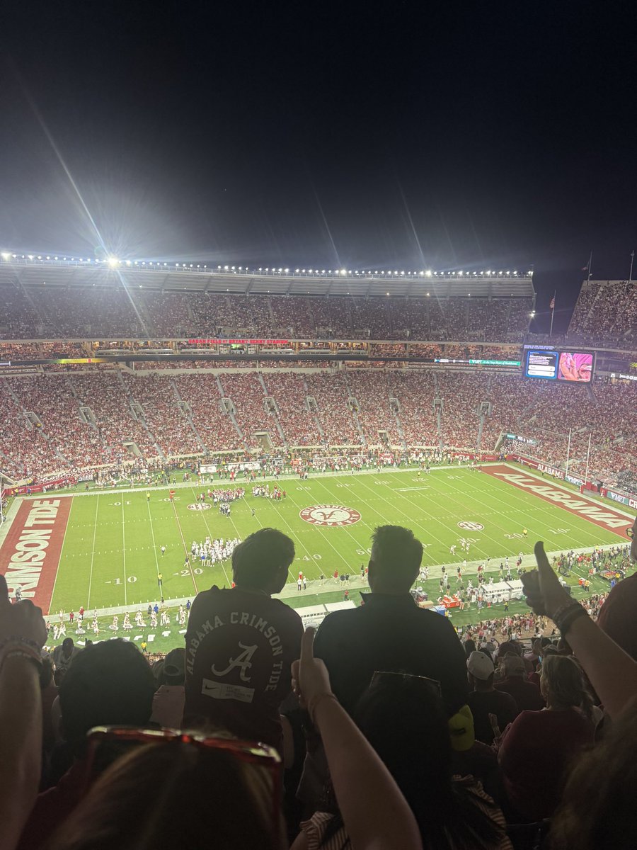 _John_Powell's tweet photo. I drive 6 1/2 hours and this is the product I get. I’m embarrassed as a South Carolina fan. https://t.co/Y4LSWhXiMr
