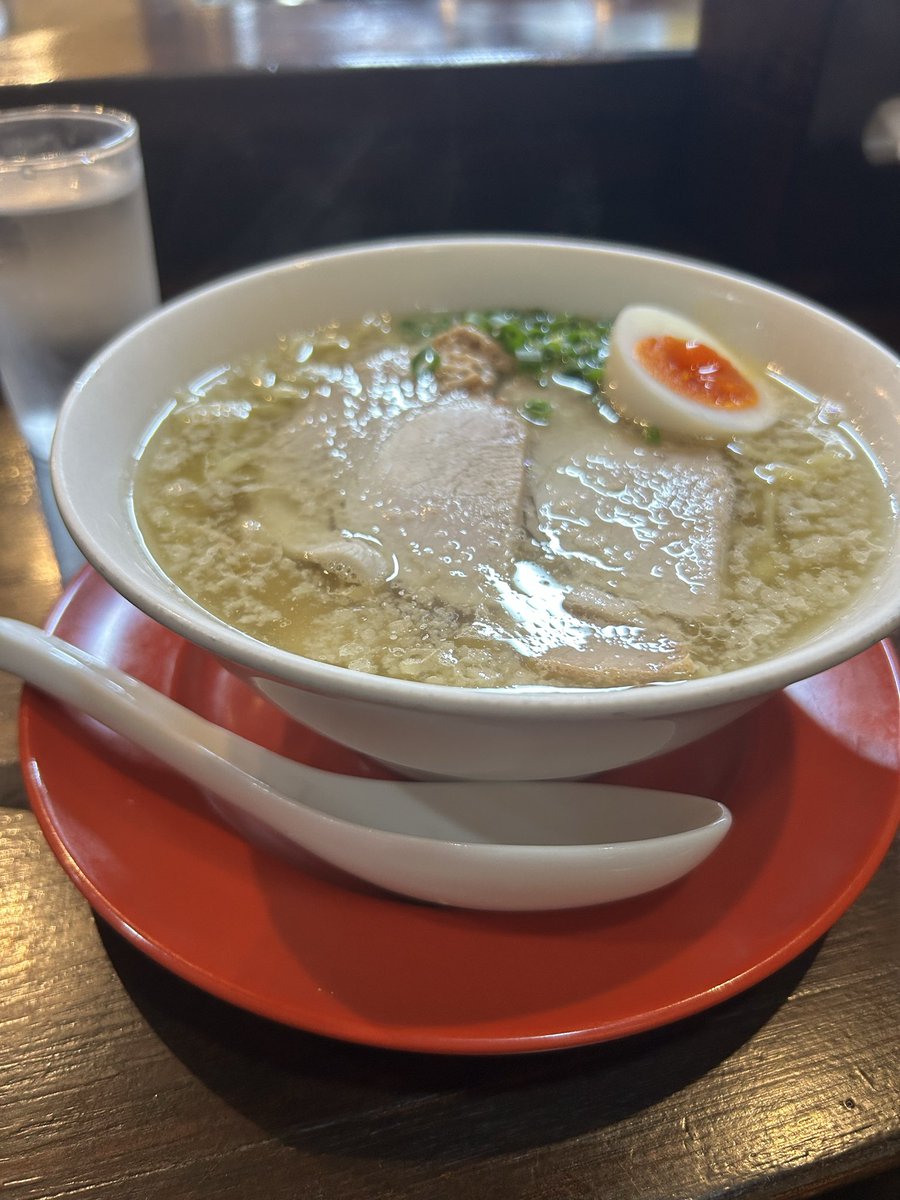 chrw_100's tweet photo. 朝ラーメン🍜
すごくあっさり✨️

 #背脂にぼしらあめん
 #らあめんや善通寺 https://t.co/sGkU9NNjxY