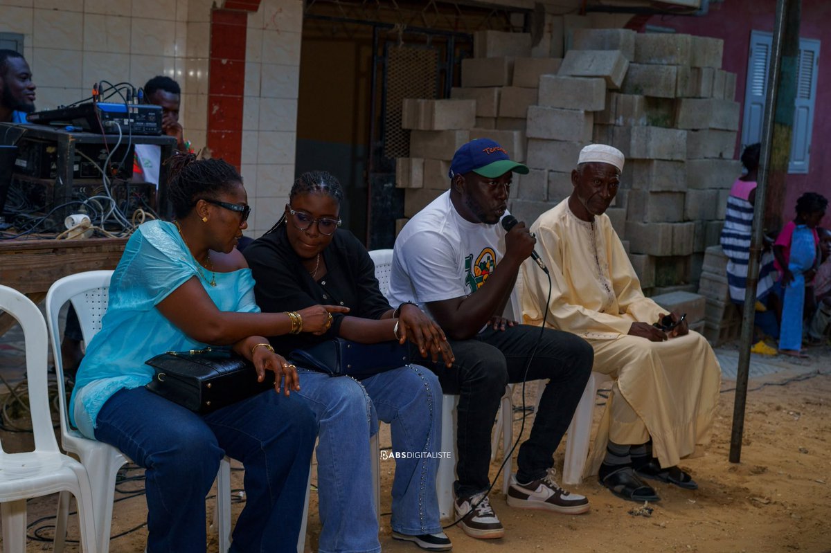 bathiedrizzy's tweet photo. PIKINE, LA PAROLE AU TERRAIN

Après Mbour, le Collectif 30 Jours Pour Le Juste Prix a poursuivi sa tournée à Pikine.

Nous avons échangé avec les jeunes, les femmes, les Badienou Gox, les chefs de quartier et les acteurs communautaires autour des réalités du quotidien : vie chère, pouvoir d’achat, coupures d’électricité, chômage et emploi des jeunes.

📢 Vous aussi, faites entendre votre voix !

✍🏾 Signez la pétition pour le juste prix sur: 
https://t.co/mS21gkxCDG 

📲 Un problème de prix, de coupure ou de pouvoir d’achat ? Signalez-le sur :
https://t.co/jzpsXrJ8zV⁠￼

🤝 Vous souhaitez rejoindre le mouvement ?
📞 +221 78 529 04 17

➡️ Prochaine étape : Guédiawaye.

Écouter. Documenter. Agir.

#30JoursPourLeJustePrix