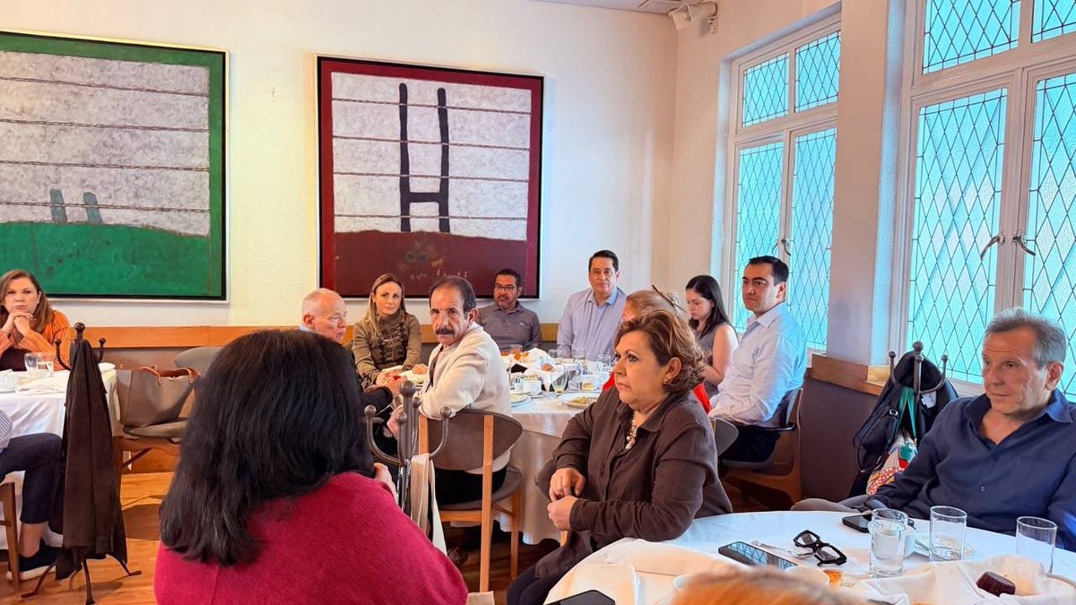cesar_m_garrido's tweet photo. ¡Qué manera tan bonita de empezar el día! ☕️

Gracias a las vecinas y vecinos de Polanco por la invitación a este desayuno. Entre pláticas, risas y un gran ambiente, disfrutamos una mañana muy agradable.

Qué gusto compartir estos espacios y seguir fortaleciendo la convivencia entre vecinos. 🤝