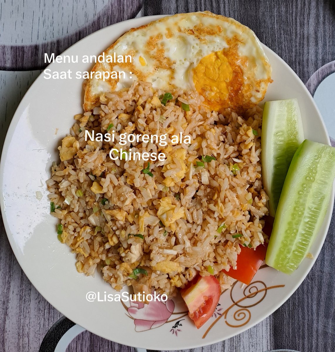 LisaSutioko's tweet photo. Menu andalan, untuk sarapan pagi, menu nasi goreng ala chinesse.🥄 https://t.co/OAHSMk8ZPF