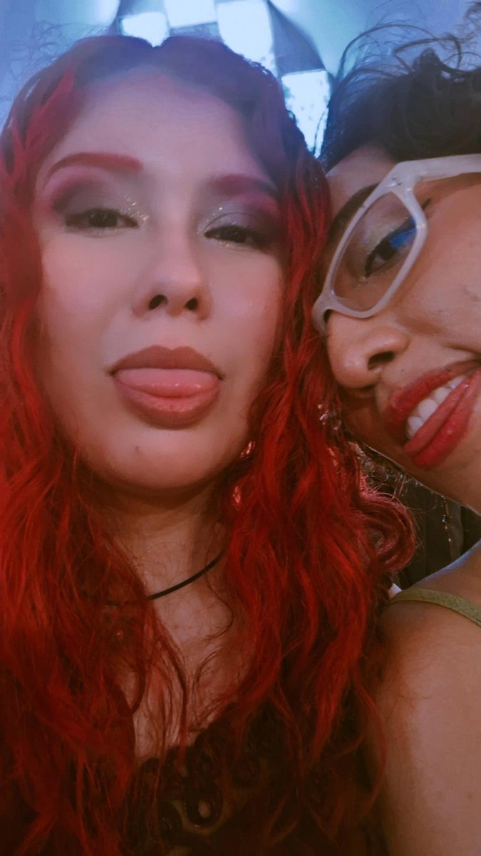 thatbitchAlexi's tweet photo. Un dia estas en mcrtwt y al otro en la boda de la prima de oomf  @Nitzia_cge ✨️💕 https://t.co/dRQ60WU02b