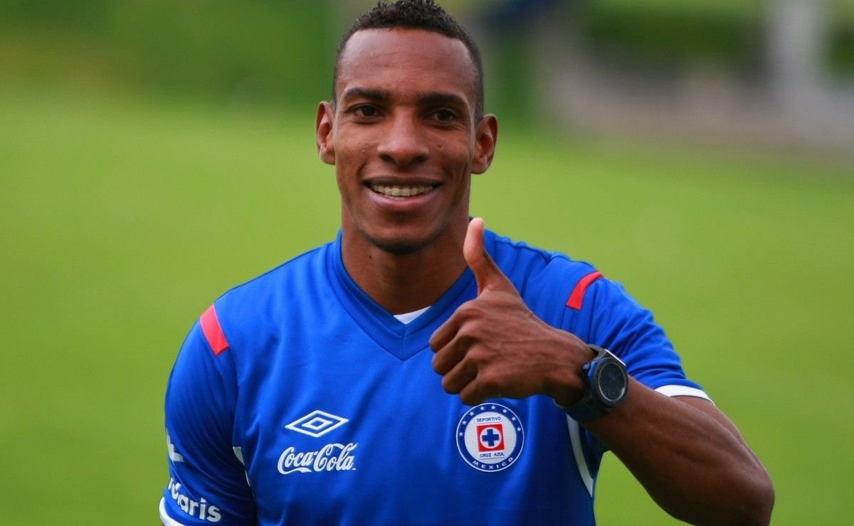 Rhevolver's tweet photo. Willer Ditta antes del Mundial / Willer Ditta después del Mundial https://t.co/vZPawiRspr