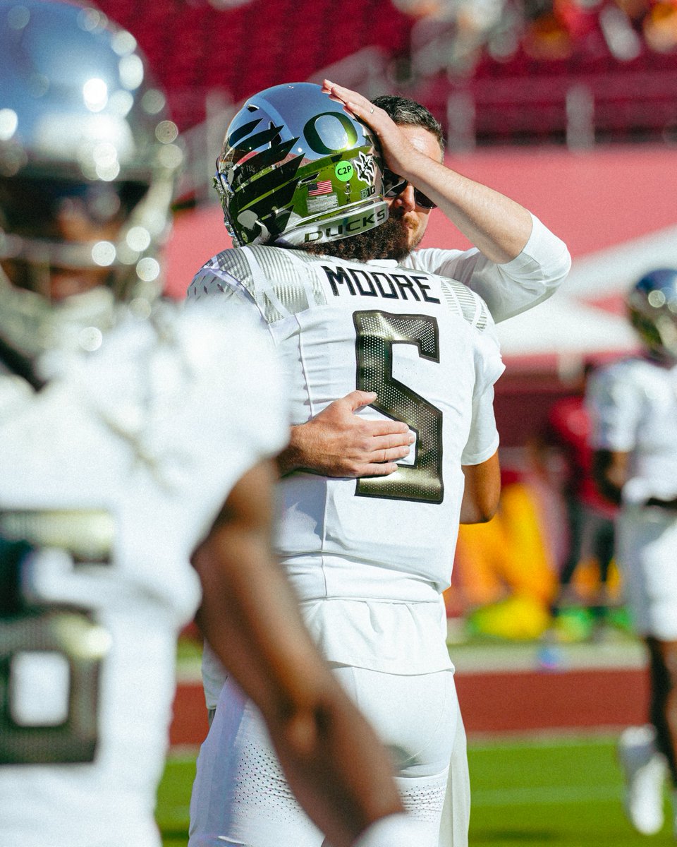 oregonfootball's tweet photo. For 5 💚 https://t.co/42YOAjkjTe