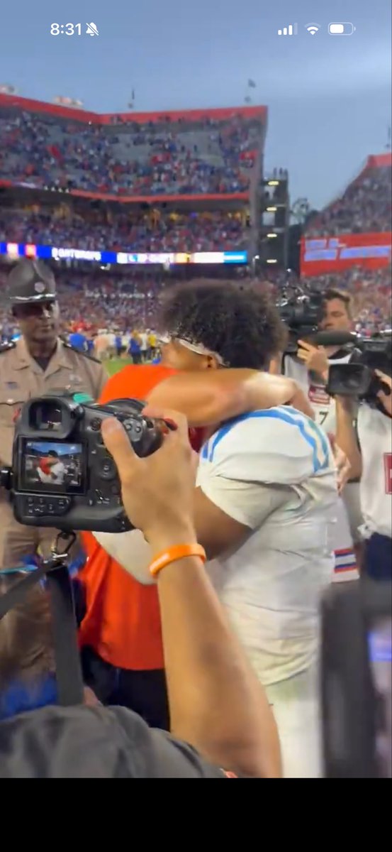 DillonBurke32's tweet photo. John giving his highschool teammate a hug after the game is world class. #floridafootball #oldheads #cfb #olemissfootball https://t.co/TO5xMNeS4b