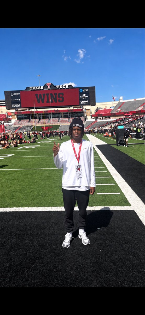 VahnM6's tweet photo. Great game day visit at @TexasTechFB  Thank you to the coaches and staff for welcoming me and my family. I enjoyed seeing the campus, meeting the people behind the program, and experiencing the energy in Lubbock. Grateful for the opportunity #wreckem🔴⚫️
@modle1112 https://t.co/nsJA0lJlSZ