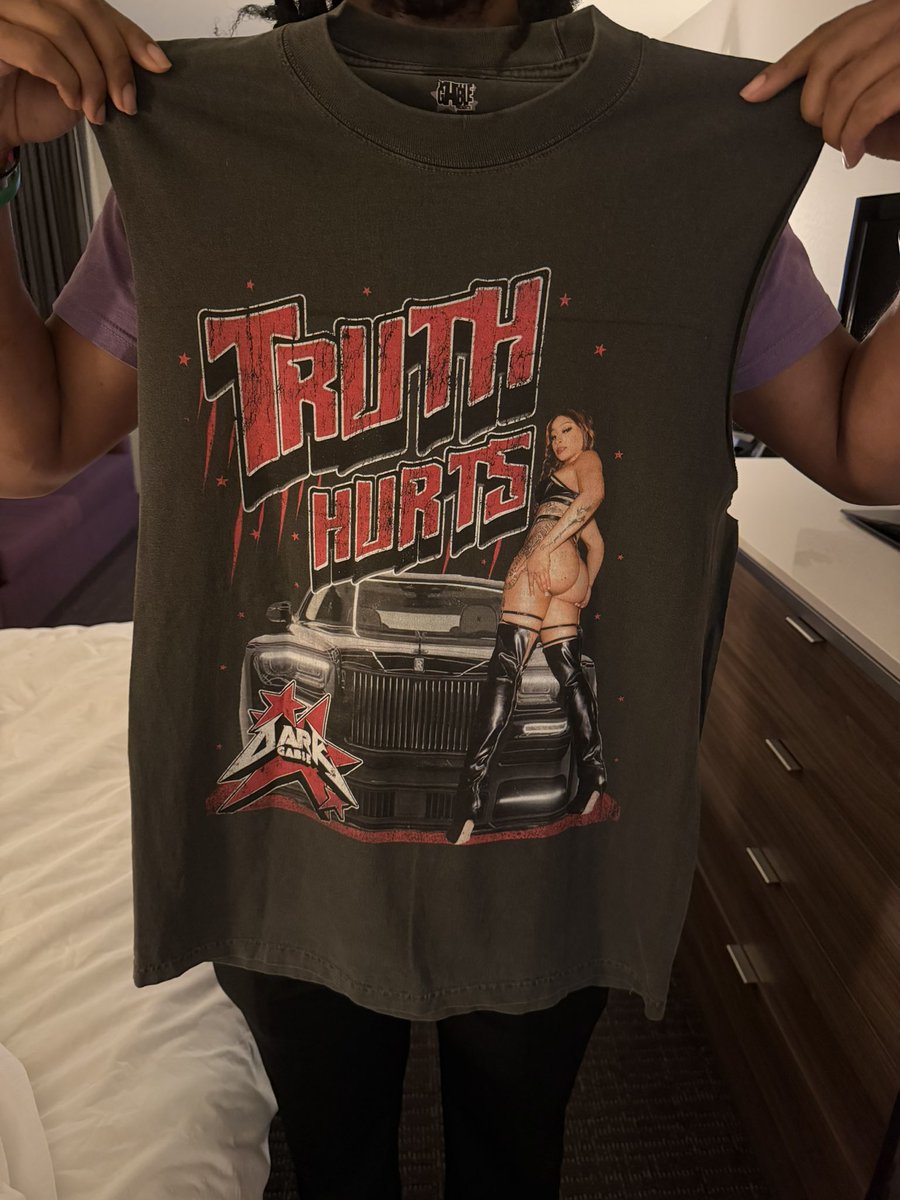AllureKendra's tweet photo. When your client wants to represent the Golden Amazon! 😊 

If you want to buy a shirt, HMU! Shipping is available or book a session to cop yours 😘 

@DARKGABLEDAMMIT https://t.co/qg3yKu4NHo