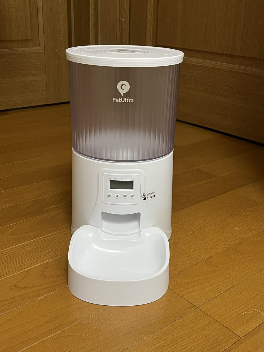 pepenblog's tweet photo. 数日家を空けるため、猫の自動給餌器を使った

家を空ける前に、慣らしで数日前から使用したら、餌の出る時間になると待っているように😁

心配だったけど、購入して良かった💕

また使用するまで綺麗にして保管

#猫のいる生活
#猫と暮らす
#ねこのいる幸せ
#自動給餌器 https://t.co/YBFseG5U2a