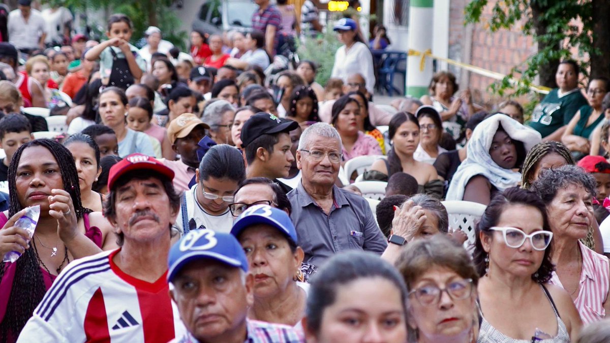 OscarBarretoTol's tweet photo. Estamos muy agradecidos con la comunidad de #Flandes por el respaldo al liderazgo de nuestro gran amigo Jhonny Perdomo, un joven que ha trabajado con afecto y disciplina por el desarrollo de su región y su comunidad, siempre pensando en los sueños de quienes confían en su capacidad.
Estamos seguros de que vienen grandes cosas para Flandes en los próximos cuatro años. 💙🙏