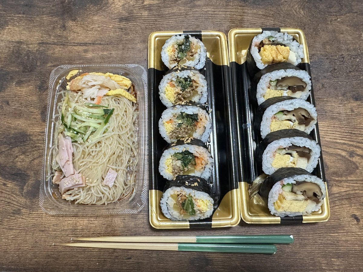 zackslittle's tweet photo. 昨日の晩飯
出来合いセット
研修だったので、どっかで食べようかな思いつつ、、、
浮かばなかったので、出来合いに https://t.co/JrumTqUEqc