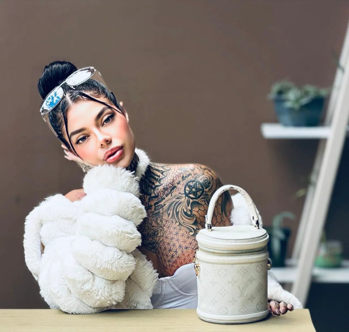 PaolaJimenezenX's tweet photo. Arte!

#familiaGate #PandillaGate #EjercitoGate https://t.co/nXQ0K7MBrp