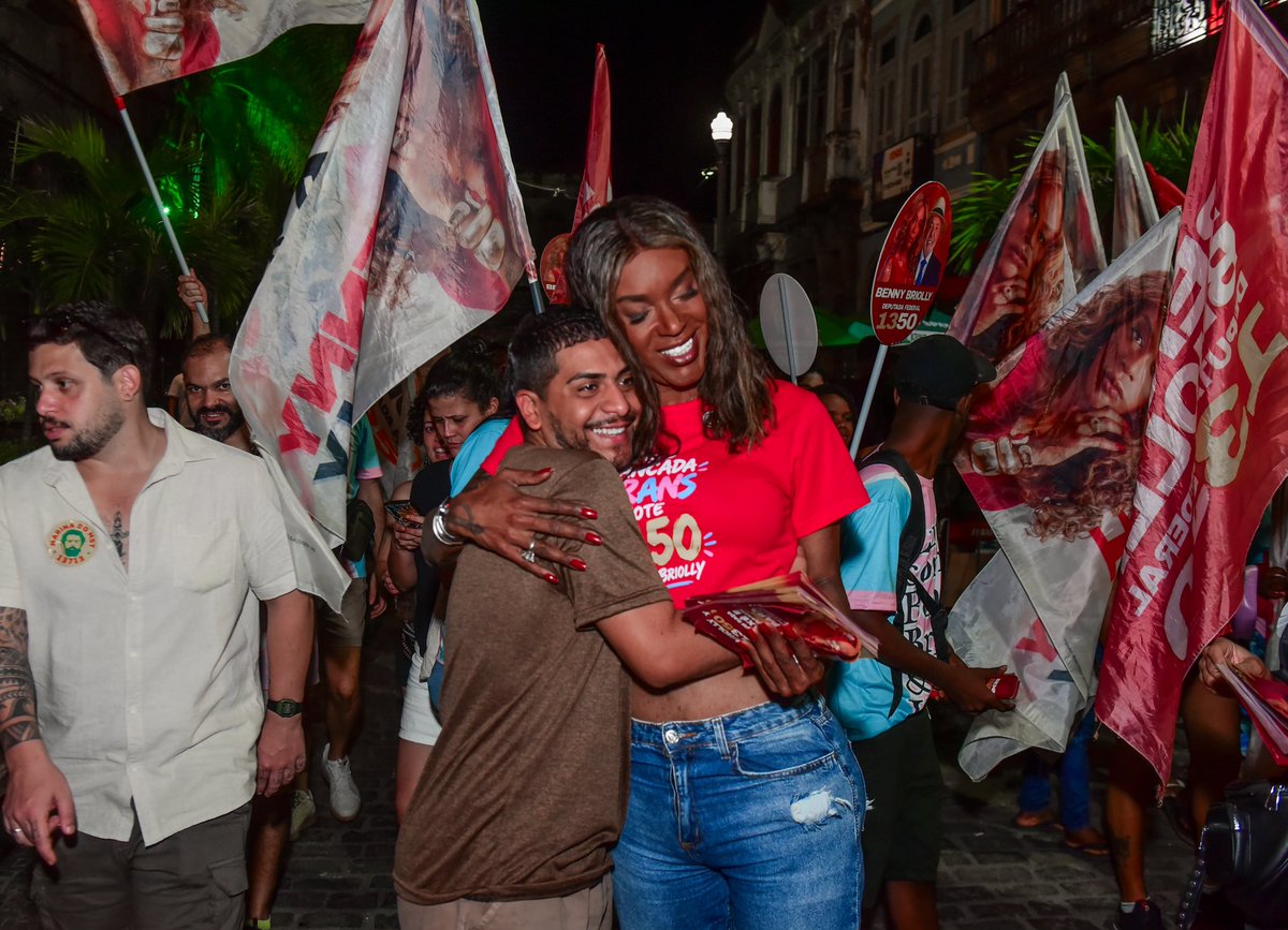 BennyBriolly's tweet photo. Nas ruas, ao lado do povo! ❤️ Que energia, que troca, que carinho!
Dia 04 é 1350! ✊🏿✨ https://t.co/TzleexCn5t