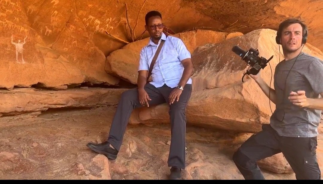 AliQorshe3's tweet photo. #Dabeecad, #Safar iyo #Xusuus:
.................................................
โBaddu waxay ina bartaa dulqaad, saxaruhu adkaysi, qorrax-dhacuna mahadnaq.โ
Muuqaalladan quruxda badan waxay xambaarsan yihiin xusuuso ka tarjumaya quruxda iyo kala-duwanaanshaha dhulka Somaliland. Qaar ka mid ah sawirrada, gaar ahaan qorrax-soobaxyada, aniga ayaa gacantayda ku qaaday, waxaana lagu qaaday agagaarka bari ee caasimadda.
Guud ahaan, sawirradu waxay ka kala yimaadeen saddex gobol oo kala duwan:
๐ Saaxil
๐ Maroodi-Jeex
๐ Daad-Madheedh
Mararka qaar, sawirku ma aha oo keliya muuqaal; waa xusuus, safar iyo sheeko aan erayo badan u baahnayn.
#Somaliland #SomalilandBeauty #NaturePhotography #Sunrise #Sunset #Berbera #Hargeisa #Sahil #Maroodijeex #DaadMadheedh #TravelSomaliland #SomalilandTourism #ExploreSomaliland #BeautifulSomaliland #Photography #NatureLovers #AfricanBeauty #TravelPhotography
@highlight
