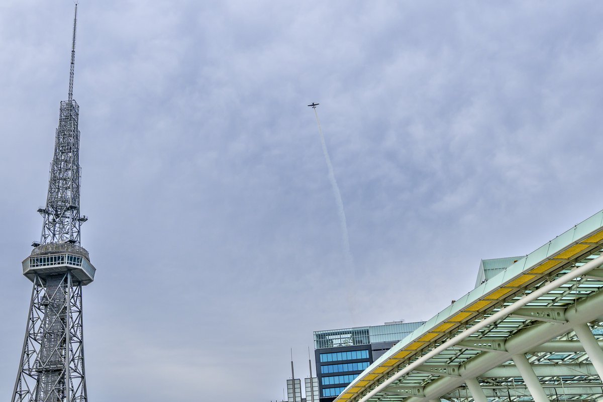 lexus_airracing's tweet photo. 【本日のフライト情報】

本日13:40頃、「第20回アジア競技大会（2026/愛知・名古屋）」に集うアスリートへ向け、久屋大通公園上空にてエールフライト・フライバイを実施いたします。
久屋大通周辺約10km圏内の広い範囲からご覧いただけます。
空を見上げるひとときをお楽しみください。

本日も11:00～17:00で、MIRAI TOWER北側の「LEXUS PATHFINDER AIR RACING 紹介ブース」がオープンしています。
こちらも合わせてぜひお楽しみください。

※今後の天候等により、変更・中止となる場合が���ざいます。
※変更等があった場合はこちらの公式アカウントにてお知らせいたします。

Photo by (c)Taro IMAHARA TIPP

#LEXUSPATHFINDERAIRRACING #LEXUS #室屋義���  #アジア大会