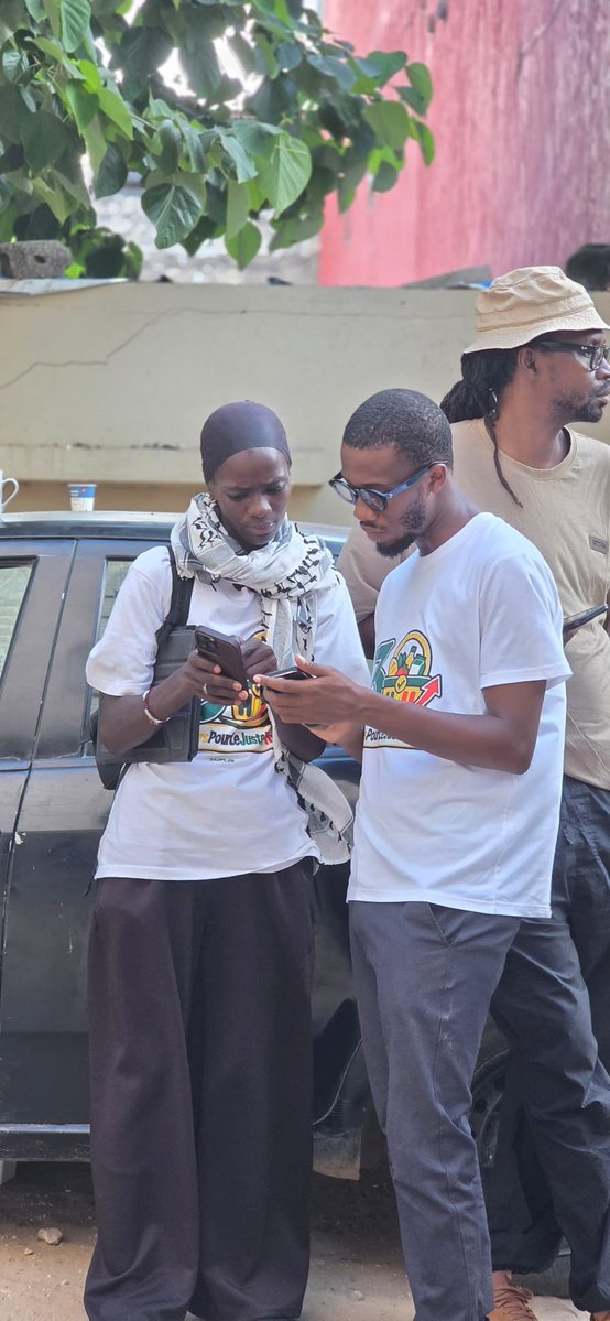 Noo_IDcard's tweet photo. 📸PIKINE, LA PAROLE AU TERRAIN

Après Mbour, le Collectif 30 Jours Pour Le Juste Prix a poursuivi sa tournée à Pikine.

Nous avons échangé avec les jeunes, les femmes, les Badienou Gox, les chefs de quartier et les acteurs communautaires autour des réalités du quotidien : vie chère, pouvoir d’achat, coupures d’électricité, chômage et emploi des jeunes.

📢 Vous aussi, faites entendre votre voix !

✍🏾 Signez la pétition pour le juste prix :

https://t.co/f6U9AHQ28Y…

📲 Un problème de prix, de coupure ou de pouvoir d’achat ? Signalez-le sur :
https://t.co/iY5coIp649⁠

🤝 Vous souhaitez rejoindre le mouvement ?
📞 +221 78 529 04 17

➡️ Prochaine étape : Guédiawaye.

Écouter. Documenter. Agir.

#30JoursPourLeJustePrix