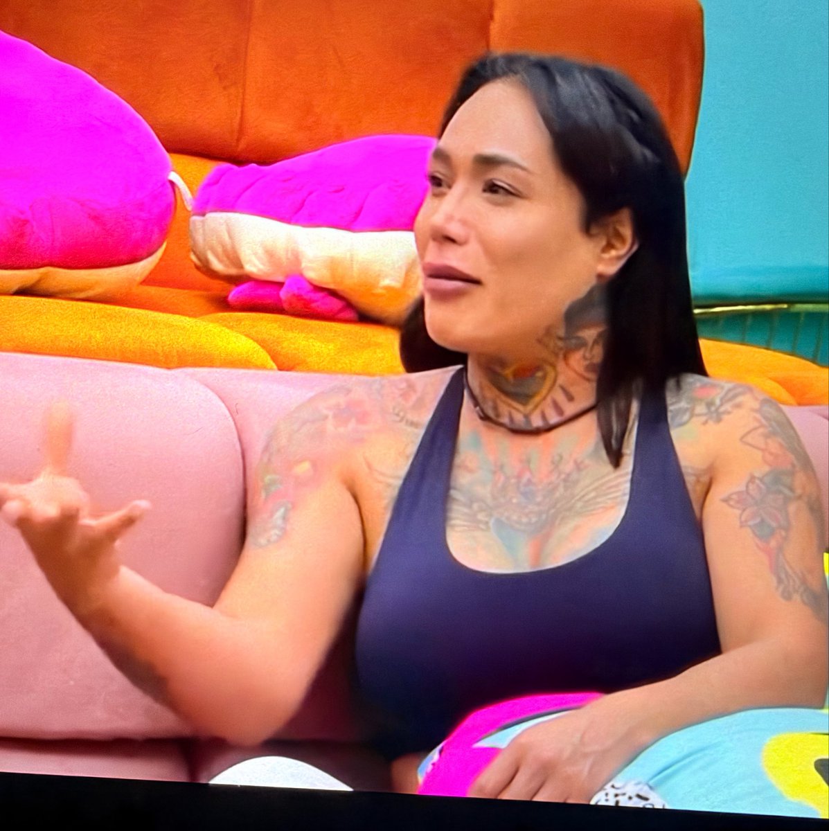 lcdlfPolls's tweet photo. Jamás en toda la temporada vi a Heces, Gema o Aldo acercarse de esta forma a Karina para conocerla de verdad como persona. 
Qué bonita plática ❤️❤️❤️

#LaCasaDeLosFamososMéxico
#lacasadelosfamososmx #LCDLFMX https://t.co/ixGC4ZdApi