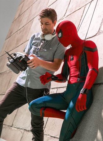 FilmUpdates's tweet photo. Jon Watts is attached to direct the first installment of a new Star Wars trilogy, intended to continue the Skywalker Saga.
Written by Simon Kinberg.
๐ https://t.co/bPHgfLV4av https://t.co/JqYH7qETYG