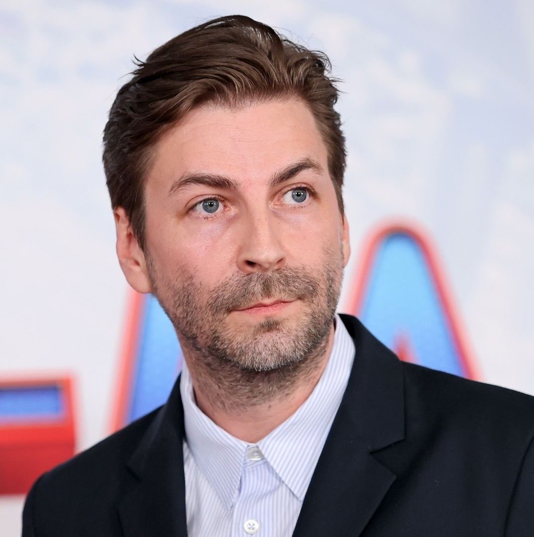 almanaquedisney's tweet photo. 🚨 É OFICIAL! Jon Watts, responsável pela trilogia do Homem-Aranha de Tom Holland, será o diretor de ‘Star Wars: Episódio X’.

O filme marca o início de uma nova trilogia principal, escrita por Simon Kinberg.

A Rey de Daisy Ridley deve aparecer neste novo filme, que apesar de ainda não estar 100% aprovado, é o que está em desenvolvimento mais avançado na Lucasfilm. 

📰: @THR