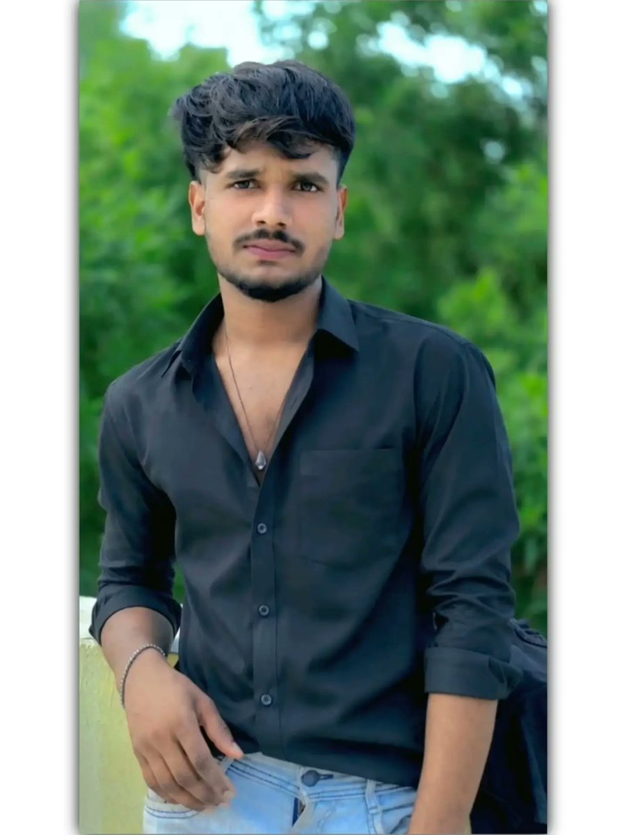 BevAnsarisho's tweet photo. Feeling the vibes of “Tohle Dilwa Me Aise” by Khesari Lal Yadav and Priyanka Singh! This track is pure fire. What are you listening to today? Let me know! https://t.co/DizbsorcEq