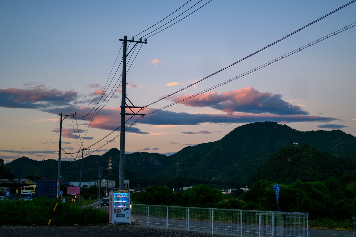 sugarphotox's tweet photo. 日暮れ自販機 🔦 https://t.co/tRiQwwDkKd