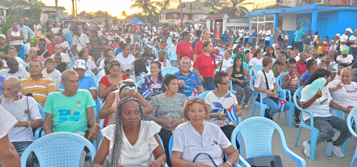 GHNordelo5's tweet photo. En La Güinera, Arroyo Naranjo, esperando a que comience el acto provincial por los #66AñosCDR y después, quitamos las sillas y se forma: ¡Concierto de @arnaldotalisman! #Cuba #CDRCuba https://t.co/CGh1Y1UUZM