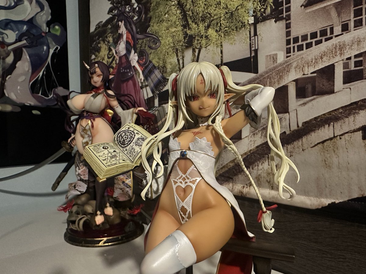 reicosplays's tweet photo. Babygirl is such a cutie and finally free from being in the box. It feels nice to finally organize my figure display space even if temporary until I sort out the detolf and bookshelf spacing. The room is still a work in progress though. https://t.co/De6cL1bNGG