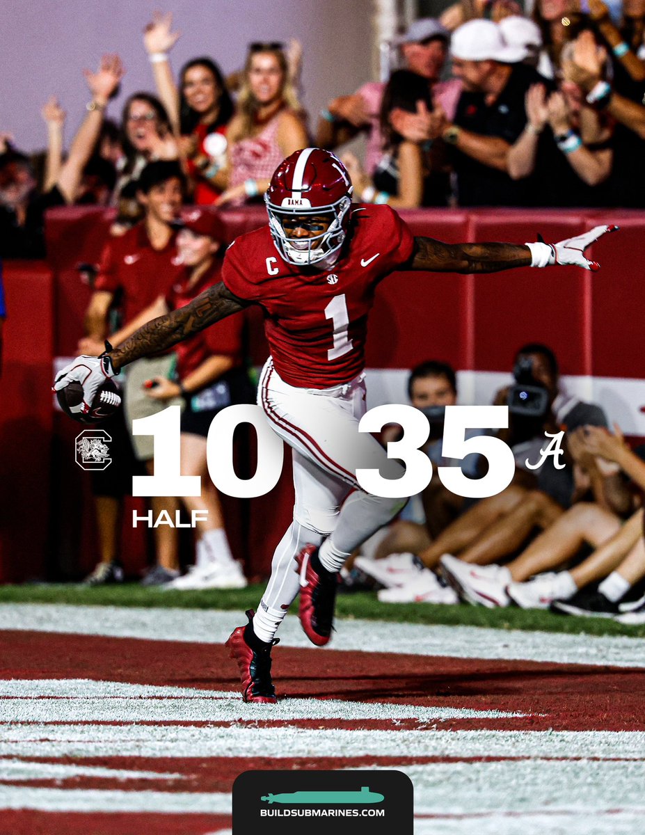 AlabamaFTBL's tweet photo. Halftime ✊

#RollTide | @BuildSubmarines https://t.co/9haShfCLmd