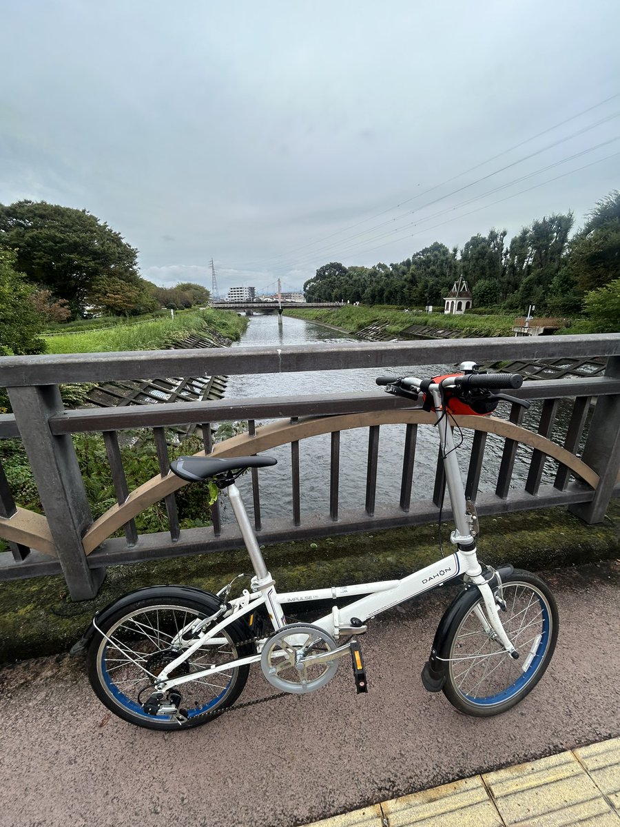 Susa5552's tweet photo. おはようございます☁️
くもくもだけど実家帰るから
折り畳みで出勤‼️
富士ヒル参加の皆さん楽しんできてください🗻🚴💨
今日もみんなで1日頑張りまっしょ🔥 https://t.co/S9O2EdF1bs