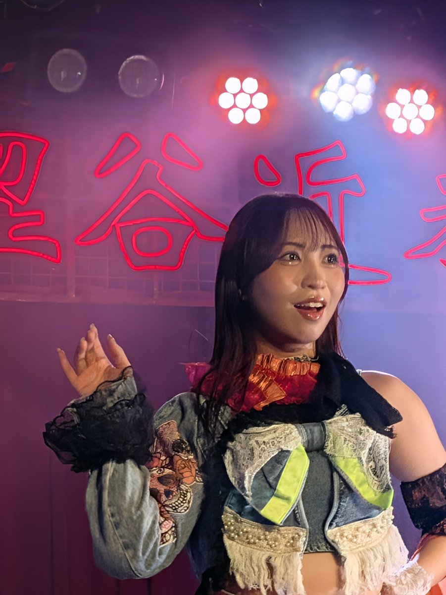 tabasako's tweet photo. 昨日渋谷近未来会館でキラミナ✨Taneちゃんがトゥルントゥルンで映えまくり。可愛い🥰此処ホームにしよ😆
#Konaとツーショ
#Tane
#キラミナ https://t.co/uEYYwRxWeF