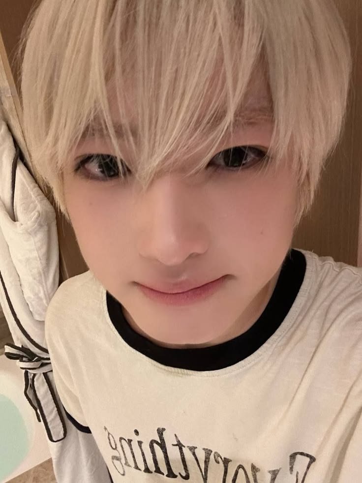 i4snsk's tweet photo. i miss her blonde hair... so cute ╥﹏╥🩷 https://t.co/PIlc3y9dhl