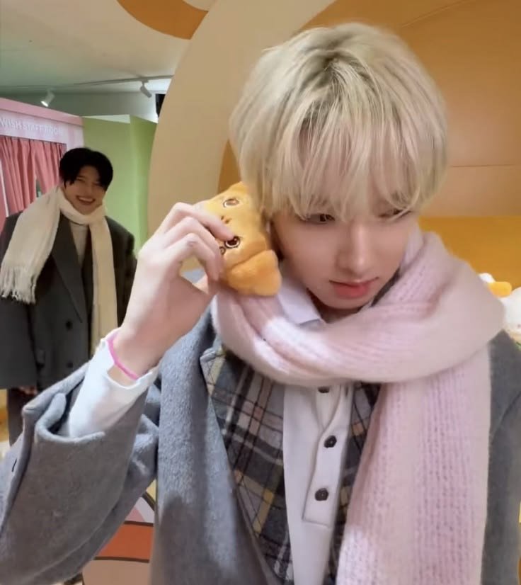 i4snsk's tweet photo. i miss her blonde hair... so cute ╥﹏╥🩷 https://t.co/PIlc3y9dhl