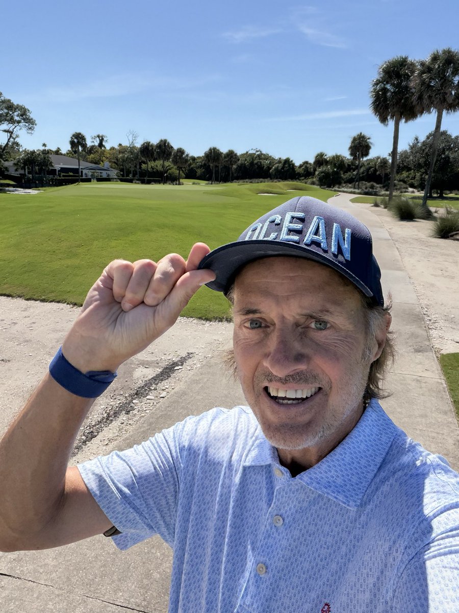 JohnLegere's tweet photo. Not a bad way to spend a Saturday! https://t.co/wSEQaH7QbT