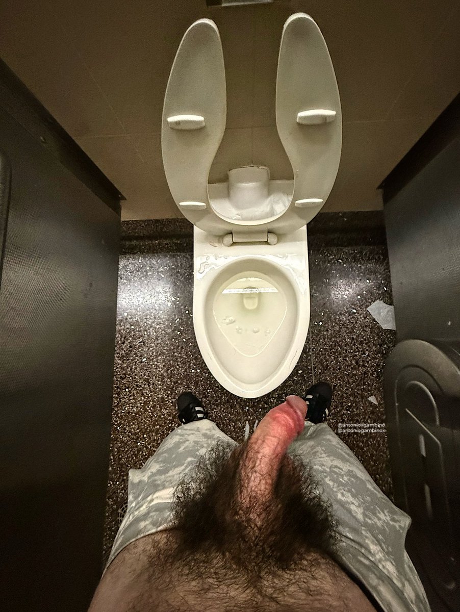antoniogambinox's tweet photo. Airport bathroom https://t.co/URAkoOS8lk