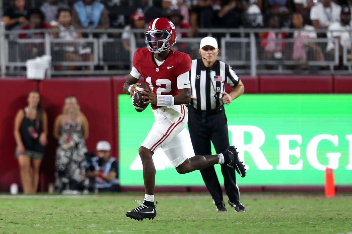 UnderdogCFB's tweet photo. Keelon Russell at halftime against South Carolina:

13/15
234 passing yards
4 TDs 
0 INTs https://t.co/1dsNHR3qrU