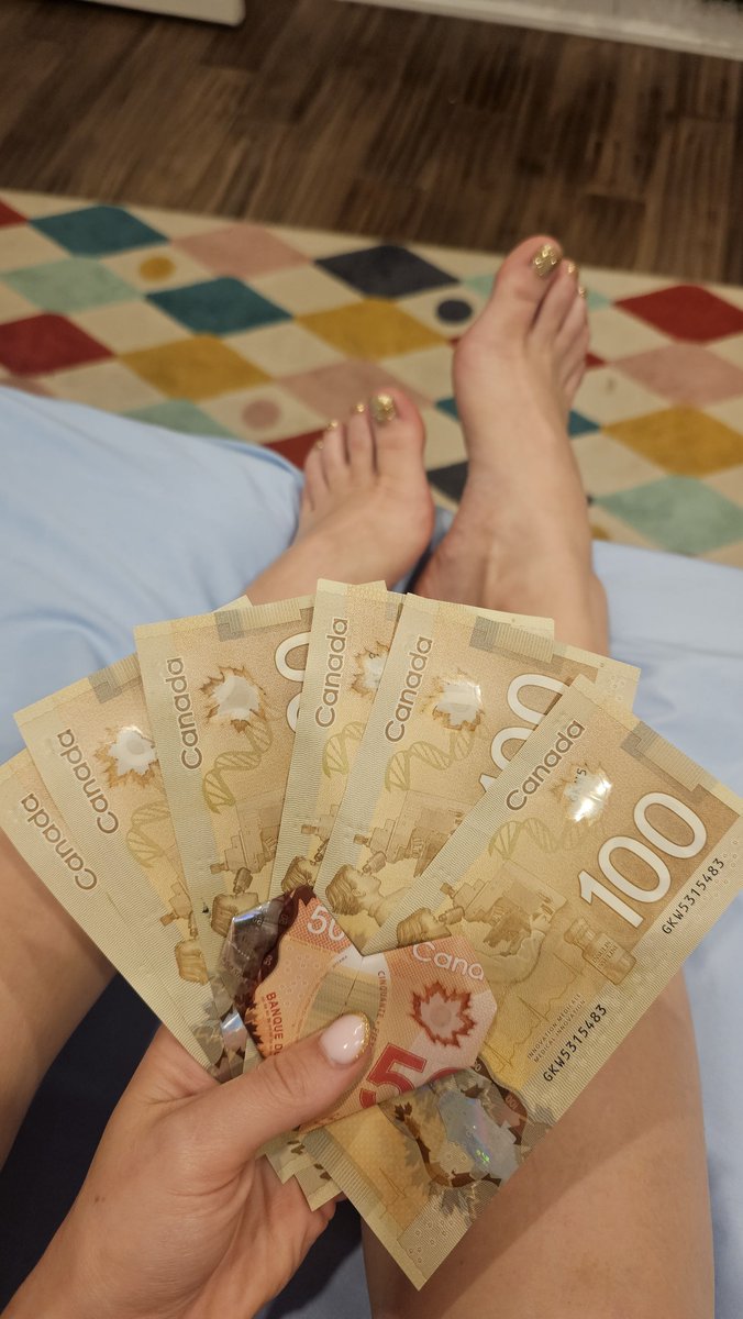 _all4honey's tweet photo. Cash laid at My pretty feet + a man suffering beneath Me = a happy Princess (: https://t.co/Sc7eVSlYB4