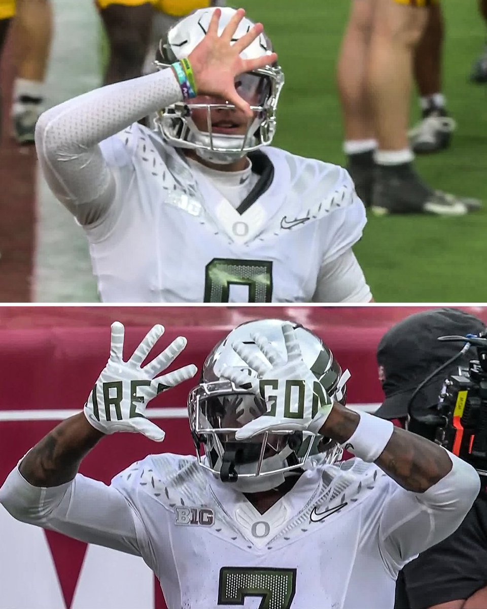 ESPNCFB's tweet photo. Dylan Raiola and Evan Stewart showed love to Dante Moore after scoring 🫶

Moore left the game with an injury earlier on the Oregon drive. https://t.co/Pg9s6ljO2m