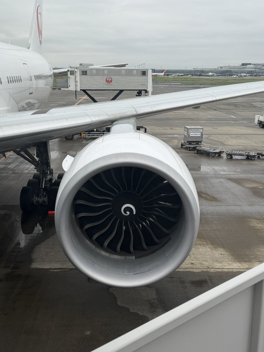 JA01FM's tweet photo. GE90エンジン https://t.co/z4Ff6gfi8L